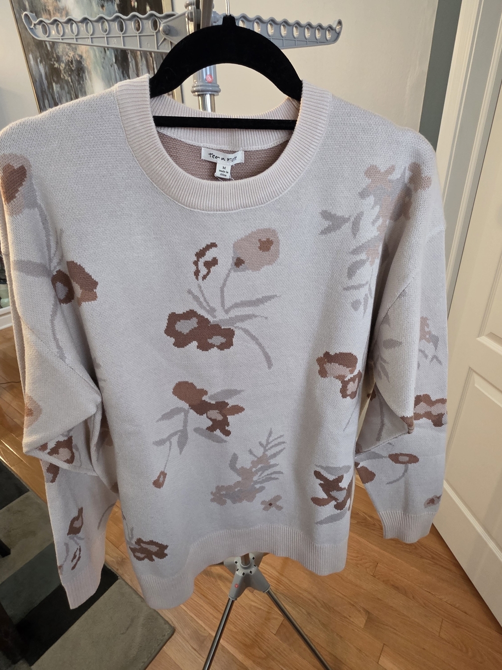 Tea N Rose Women's Floral Crewneck Sweater in Light Beige